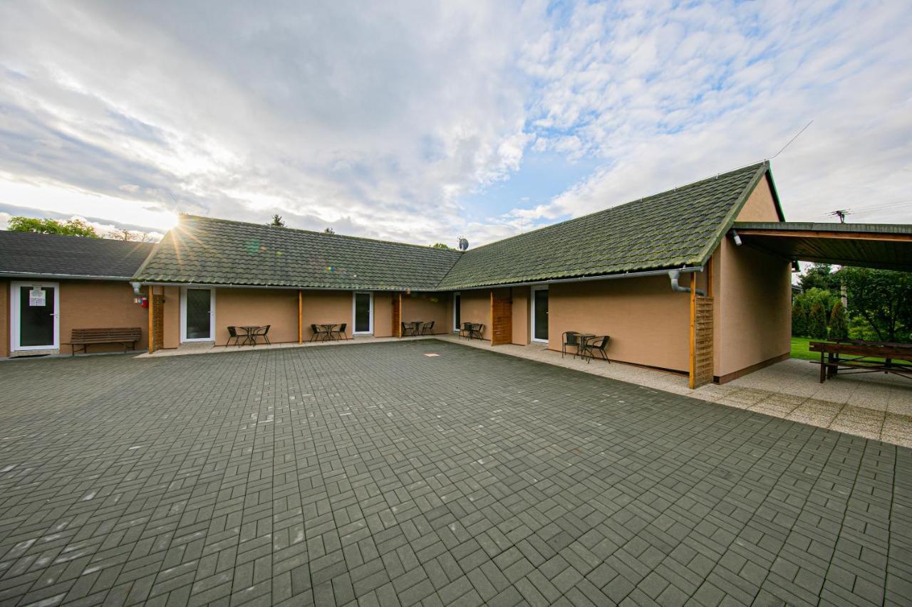 Apartmany Dolosin Velke Losiny Exterior photo